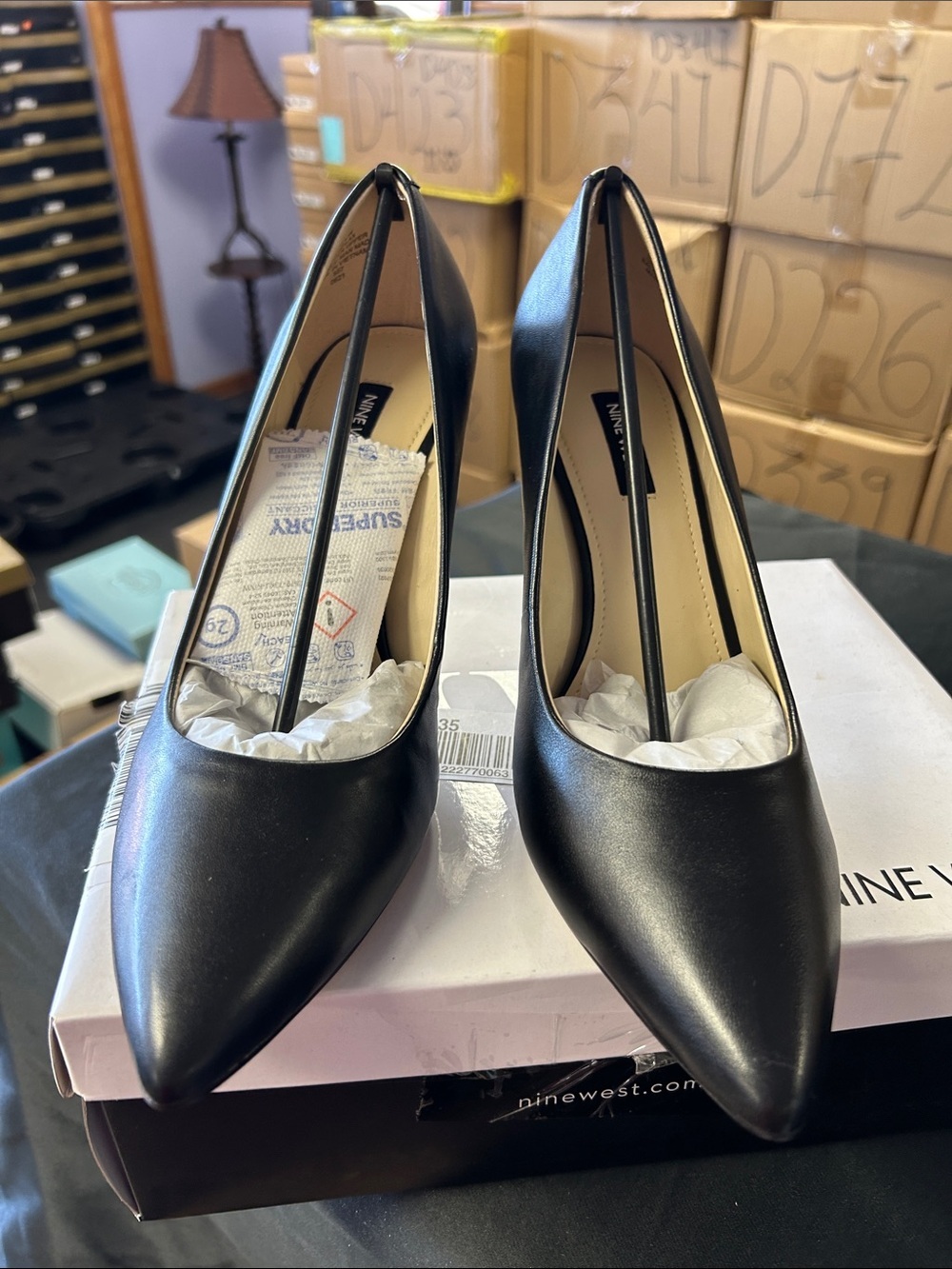 Nine West Black Leather Pointed-Toe Stiletto Pumps (Wide) - Picture 4 of 5